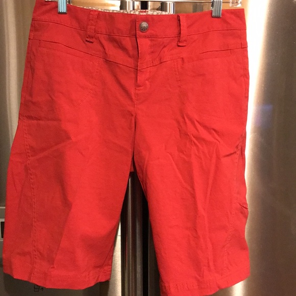 NWOT ❤️ Red Athleta Women’s Bermuda Shorts.  Size 10 - Picture 1 of 8